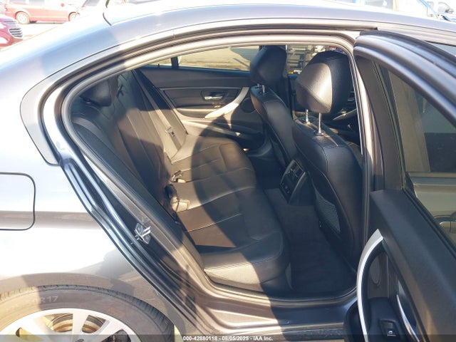 WBA8E5G39HNU42997 BMW 320i