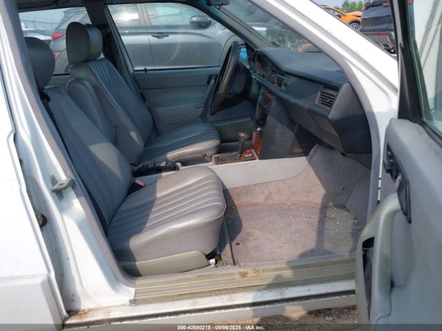 1992 MERCEDES-BENZ 190 WDBDA28D0NF891296 Photo 4