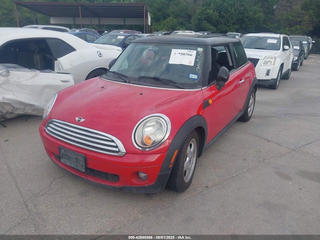2008 MINI COOPER WMWMF33548TT68181 Photo 1