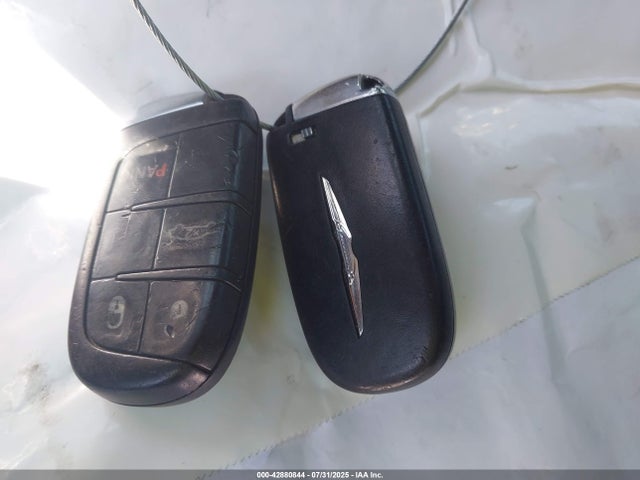 1C3CCCAB1GN164784 Chrysler 2016
