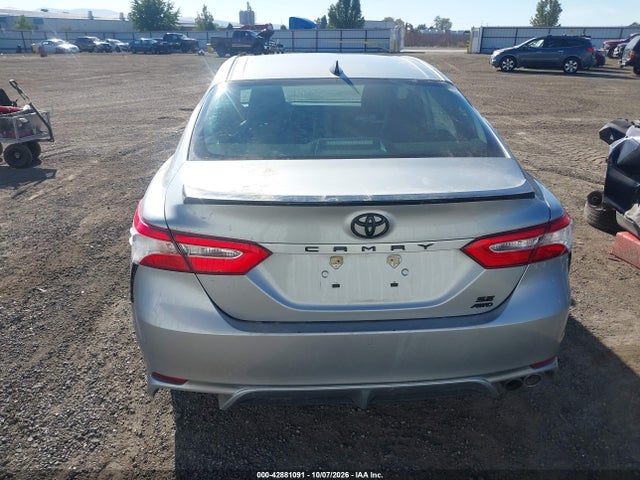 42881091 :رقم المزاد ، 4T1G11BK2LU018802 vin ، 2020 Toyota Camry Se Nightshade Edition Awd مزاد بيع