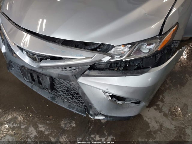 42881091 :رقم المزاد ، 4T1G11BK2LU018802 vin ، 2020 Toyota Camry Se Nightshade Edition Awd مزاد بيع