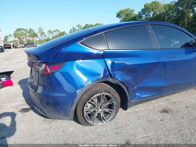 2025 TESLA MODEL Y 7SAYGDEE6SA359450 Photo 5