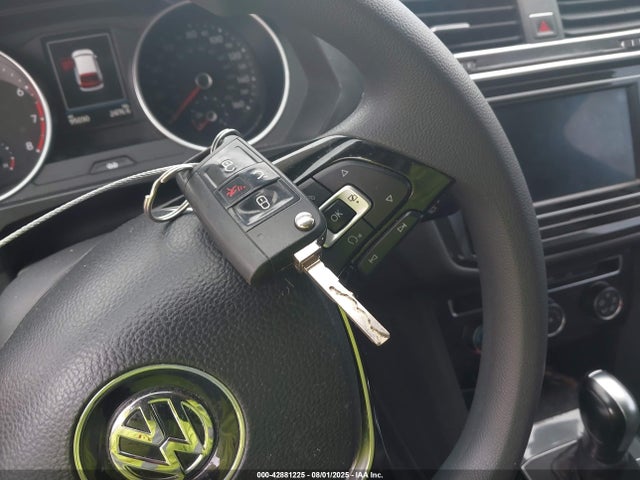 42881225 :رقم المزاد ، 3VV1B7AX5JM016360 vin ، 2018 Volkswagen Tiguan 2.0t S مزاد بيع