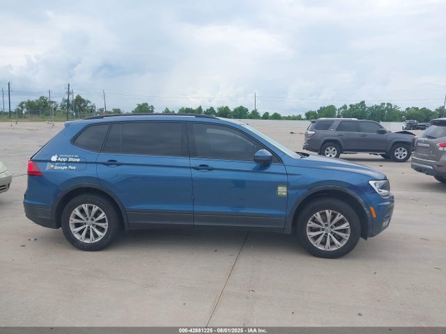 42881225 :رقم المزاد ، 3VV1B7AX5JM016360 vin ، 2018 Volkswagen Tiguan 2.0t S مزاد بيع