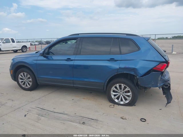 42881225 :رقم المزاد ، 3VV1B7AX5JM016360 vin ، 2018 Volkswagen Tiguan 2.0t S مزاد بيع
