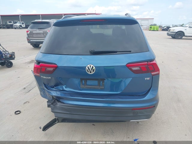 42881225 :رقم المزاد ، 3VV1B7AX5JM016360 vin ، 2018 Volkswagen Tiguan 2.0t S مزاد بيع