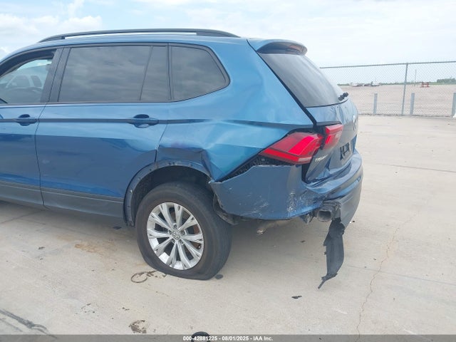 42881225 :رقم المزاد ، 3VV1B7AX5JM016360 vin ، 2018 Volkswagen Tiguan 2.0t S مزاد بيع