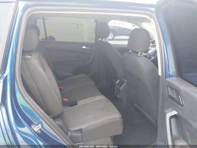 42881225 :رقم المزاد ، 3VV1B7AX5JM016360 vin ، 2018 Volkswagen Tiguan 2.0t S مزاد بيع