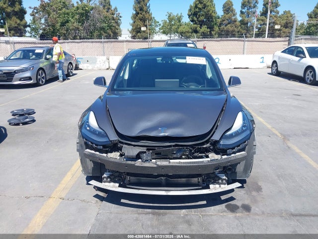 5YJ3E1EA1LF803640 Tesla 2020