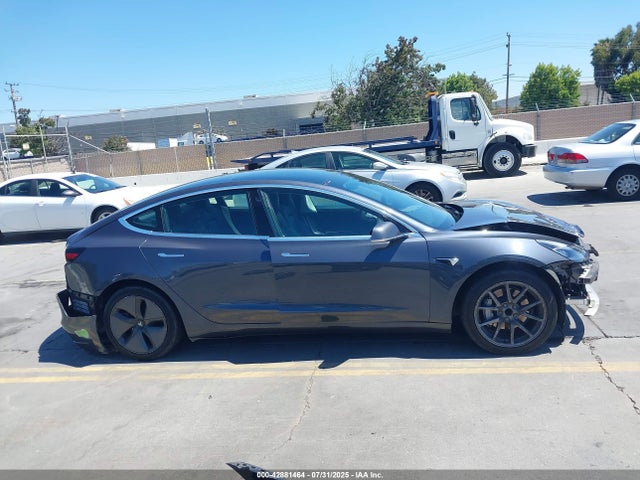 5YJ3E1EA1LF803640 Tesla 2020