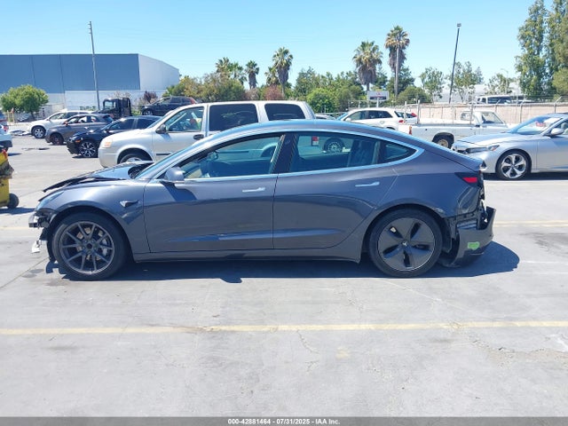 5YJ3E1EA1LF803640 Tesla 2020
