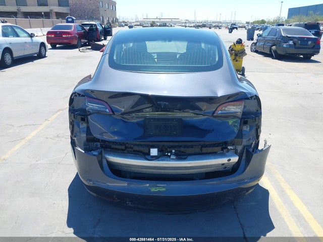 5YJ3E1EA1LF803640 Tesla 2020