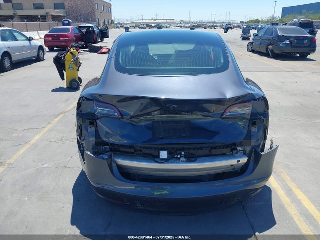 5YJ3E1EA1LF803640 Tesla 2020