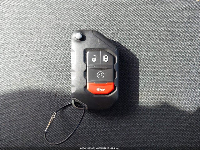 1C4PJXEN4SW528584 Jeep 2025