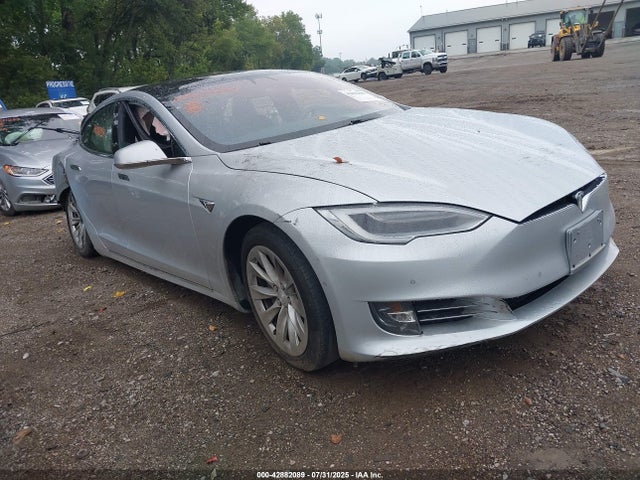 2018 TESLA MODEL S 5YJSA1E2XJF266814 Photo 0