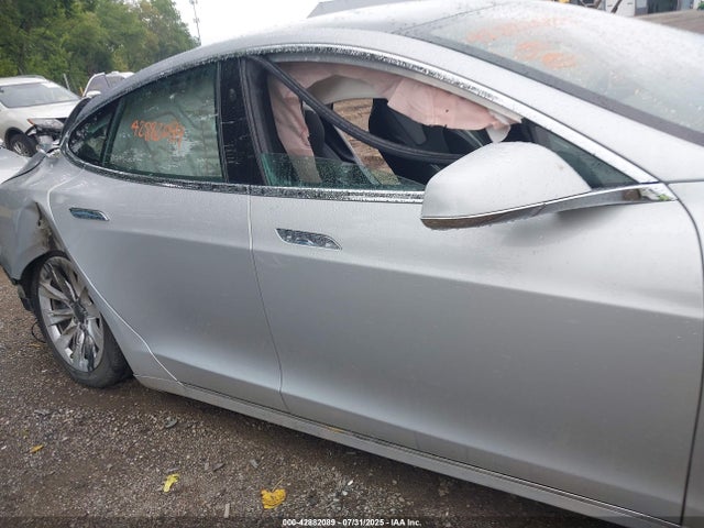 Tesla 2018 2018 5YJSA1E2XJF266814 Image 12