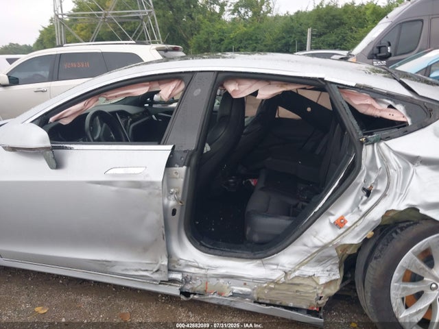 Tesla 2018 2018 5YJSA1E2XJF266814 Image 13