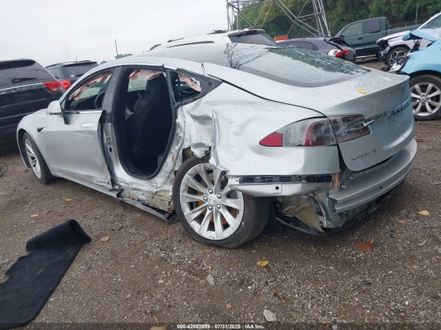 2018 TESLA MODEL S 5YJSA1E2XJF266814 Photo 2