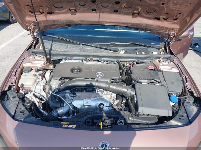 W1K3G4EB3NJ373289 Mercedes-Benz m260