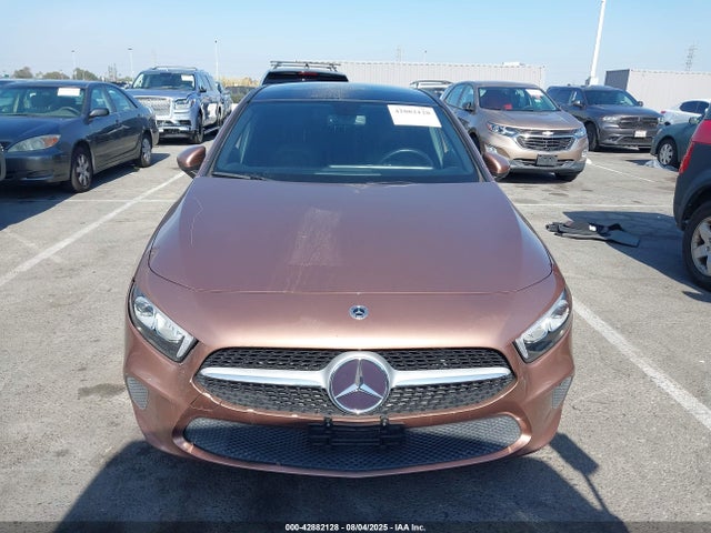 W1K3G4EB3NJ373289 Mercedes-Benz m260