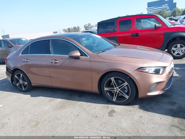 W1K3G4EB3NJ373289 Mercedes-Benz m260