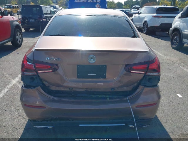 W1K3G4EB3NJ373289 Mercedes-Benz m260