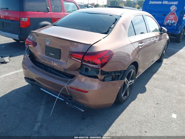 W1K3G4EB3NJ373289 Mercedes-Benz m260