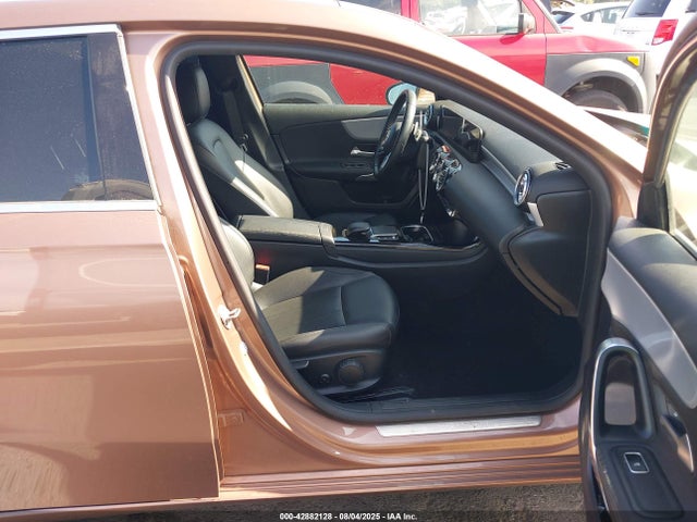 W1K3G4EB3NJ373289 Mercedes-Benz m260