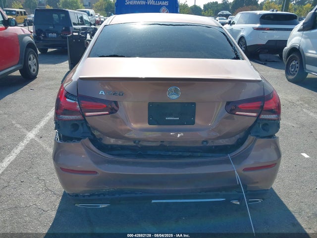 W1K3G4EB3NJ373289 Mercedes-Benz m260