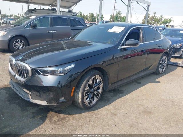 BMW 2024 2024 WBY33FK05RCR63605 Image 2
