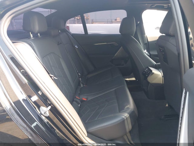 BMW 2024 2024 WBY33FK05RCR63605 Image 8