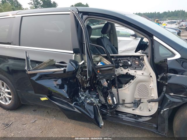 2024 CHRYSLER VOYAGER 2C4RC1CG0RR162033 Photo 5