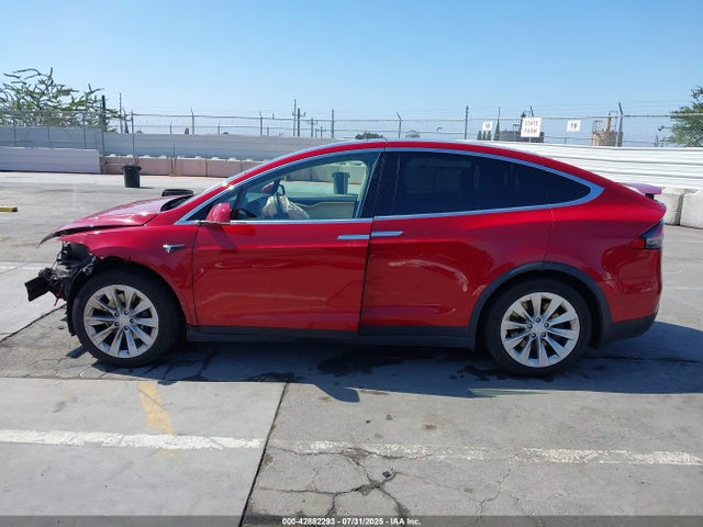 Tesla 2018 2018 5YJXCBE21JF118962 Image 15