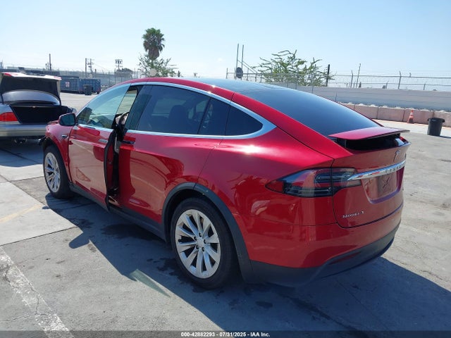 2018 TESLA MODEL X 5YJXCBE21JF118962 Photo 2