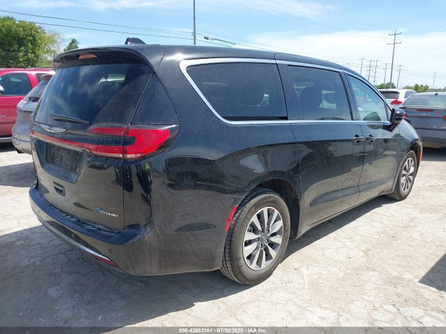 Chrysler Pacifica 2024 2C4RC1S73RR150153 Image 4