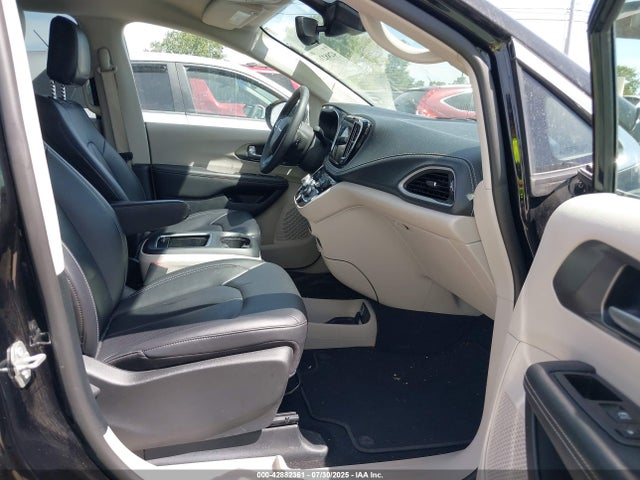 Chrysler Pacifica 2024 2C4RC1S73RR150153 Image 5