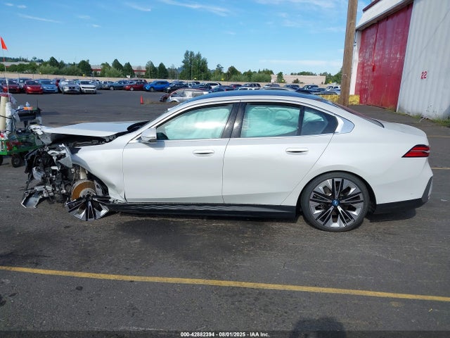 WBY33FK07RCR27379 BMW i5