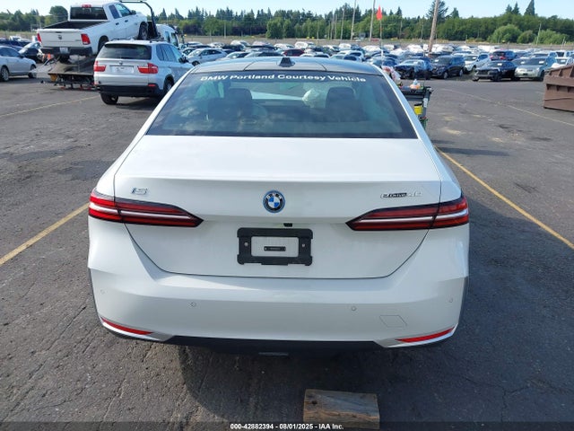 WBY33FK07RCR27379 BMW i5