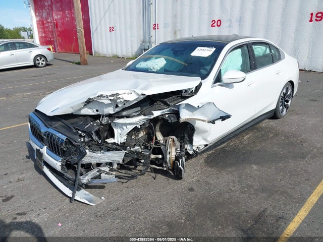 WBY33FK07RCR27379 BMW i5