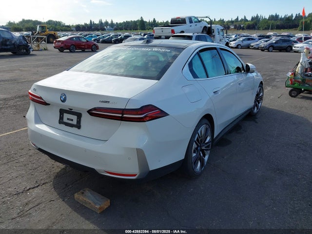 WBY33FK07RCR27379 BMW i5