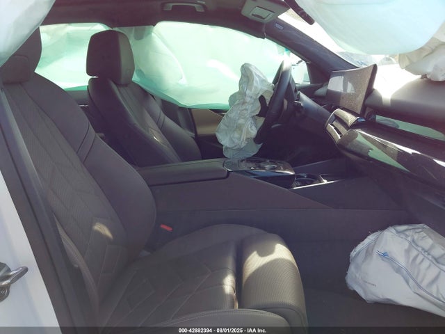 WBY33FK07RCR27379 BMW i5