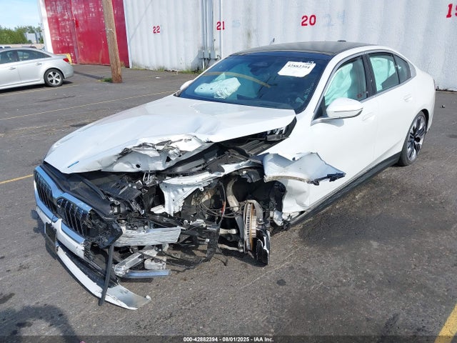 WBY33FK07RCR27379 BMW i5