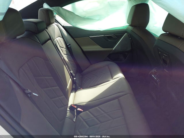 WBY33FK07RCR27379 BMW i5