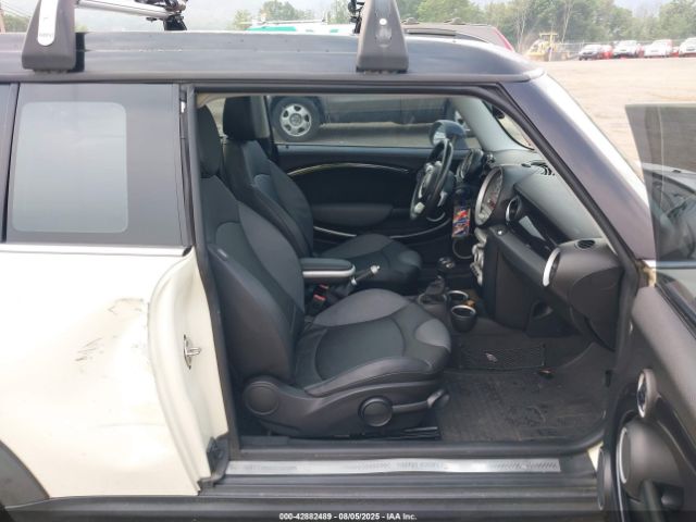 2009 MINI COOPER S CLUBMAN WMWMM33559TP91682 Photo 4