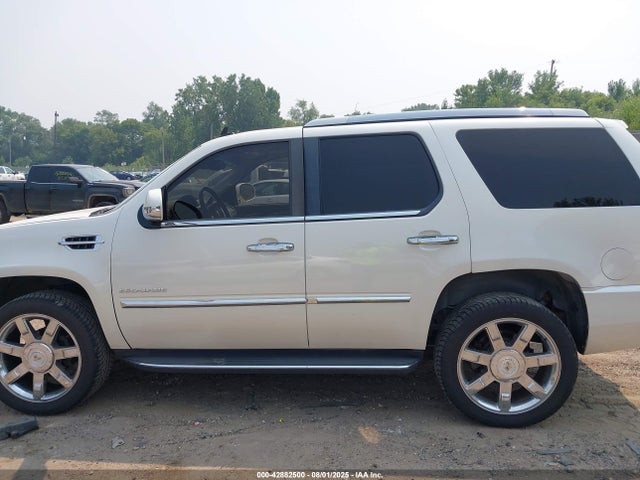 2010 Cadillac Escalade Luxury მანქანა იყიდება აუქციონზე, vin: 1GYUKBEF1AR244378, აუქციონის ნომერი: 42882500