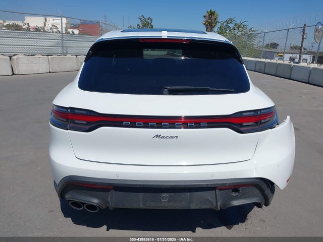 Porsche Macan 2023 WP1AA2A56PLB15605 Image 17