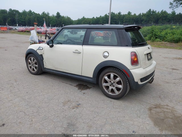 2010 MINI COOPER S WMWMF7C50ATX42847 Photo 2