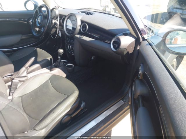 2011 MINI COOPER CLUBMAN WMWZF3C51BT187763 Photo 4