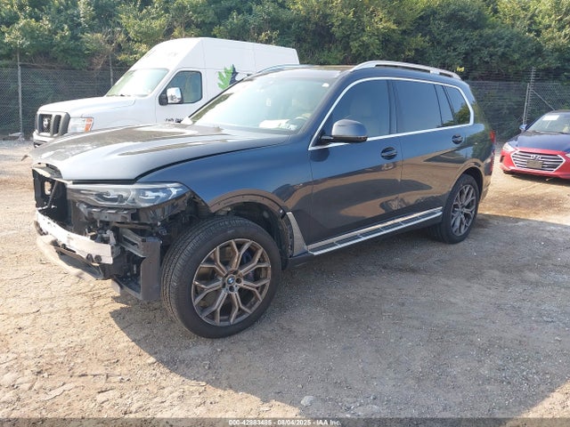 BMW X7 2020 5UXCW2C09L9B29066 Image 2